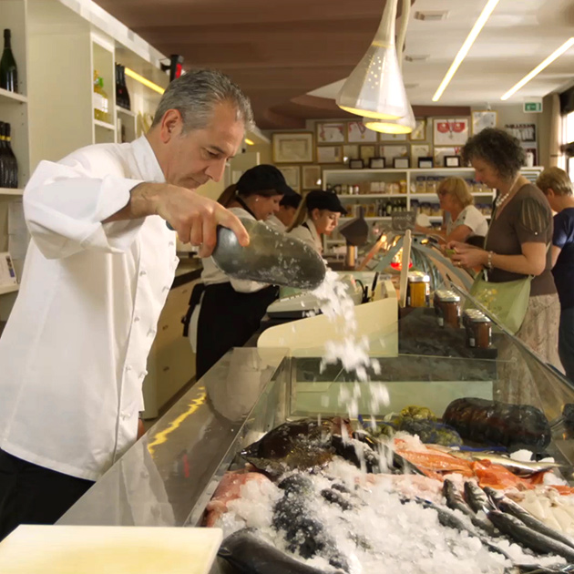 La Pescheria offre arrivi giornalieri dal mercato ittico di Chioggia